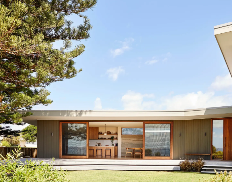 A Calm, Mid-Century Inspired Family Beach House in Minnie Water